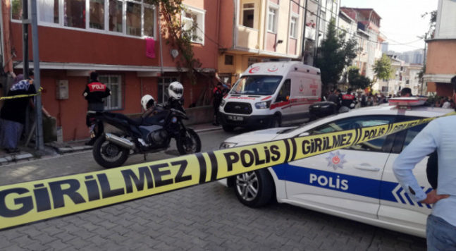 İstanbul’da dehşet! Yaşlı kadının boğazını kesti