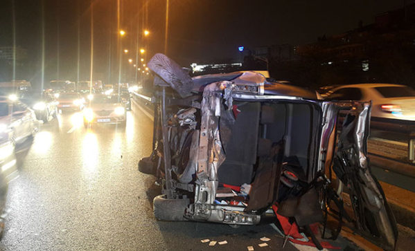 Kaza yapan araçlar tem’de uzun araç trafiği oluşturdu