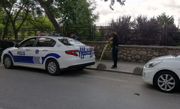 Sultangazi’de banka çıkışı takip edip silahla gasp ettiler